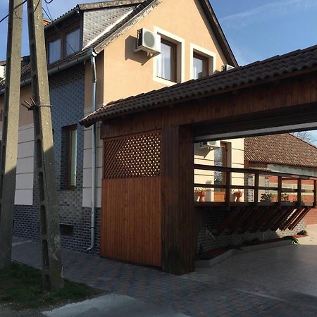Abszolut Hotel Es Panzio Nyirbator Luaran gambar