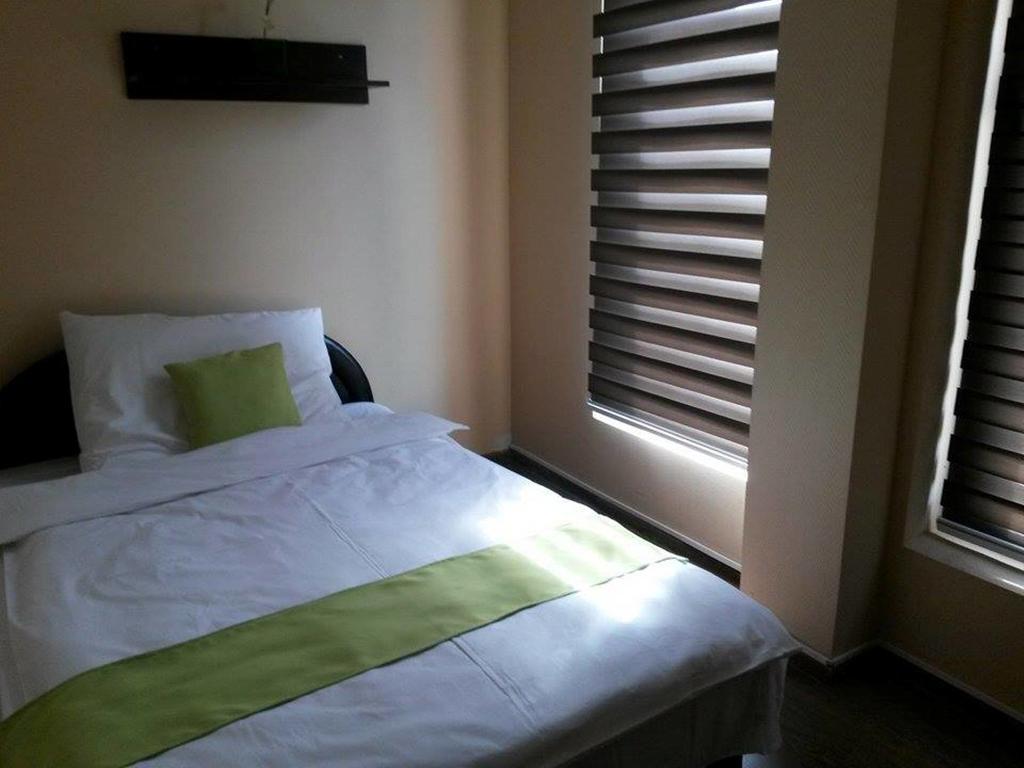 Abszolut Hotel Es Panzio Nyirbator Bilik gambar
