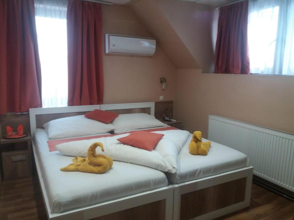 Abszolut Hotel Es Panzio Nyirbator Luaran gambar
