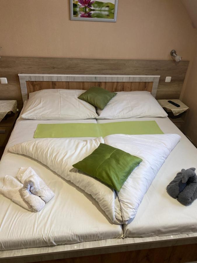Abszolut Hotel Es Panzio Nyirbator Luaran gambar