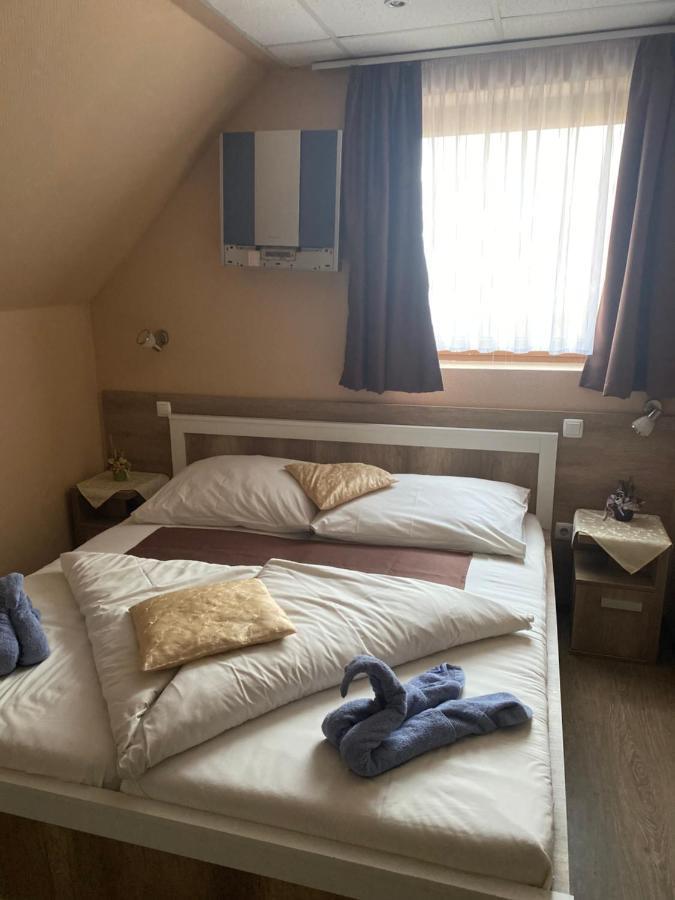 Abszolut Hotel Es Panzio Nyirbator Luaran gambar