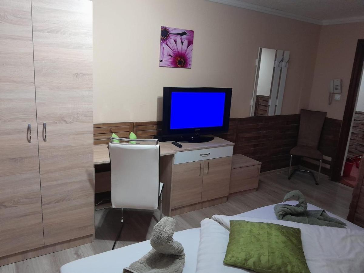 Abszolut Hotel Es Panzio Nyirbator Luaran gambar