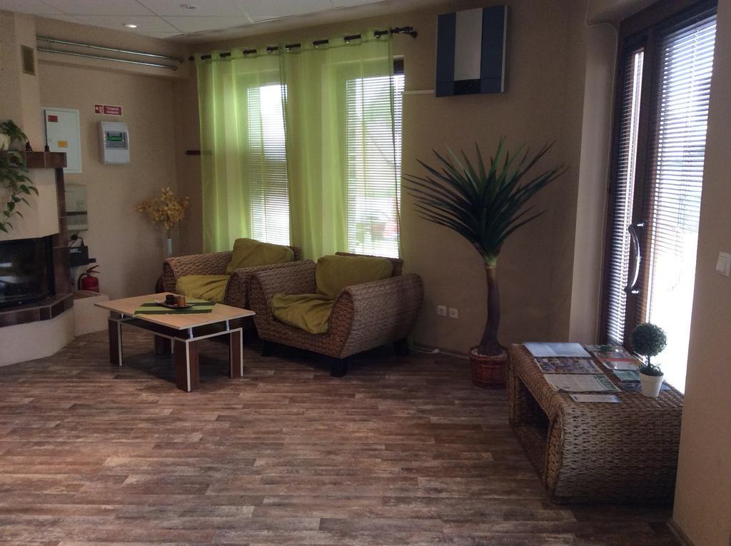 Abszolut Hotel Es Panzio Nyirbator Luaran gambar