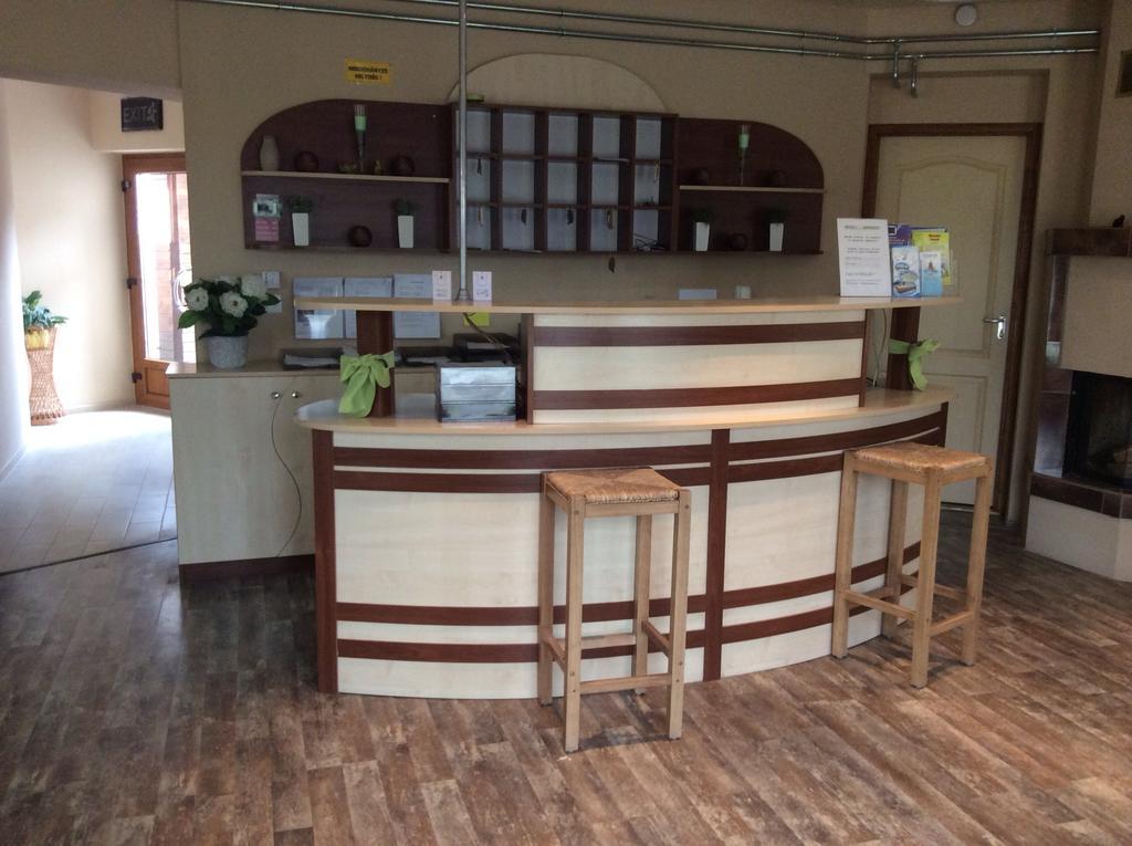 Abszolut Hotel Es Panzio Nyirbator Luaran gambar