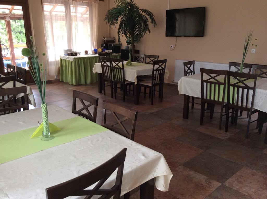 Abszolut Hotel Es Panzio Nyirbator Luaran gambar