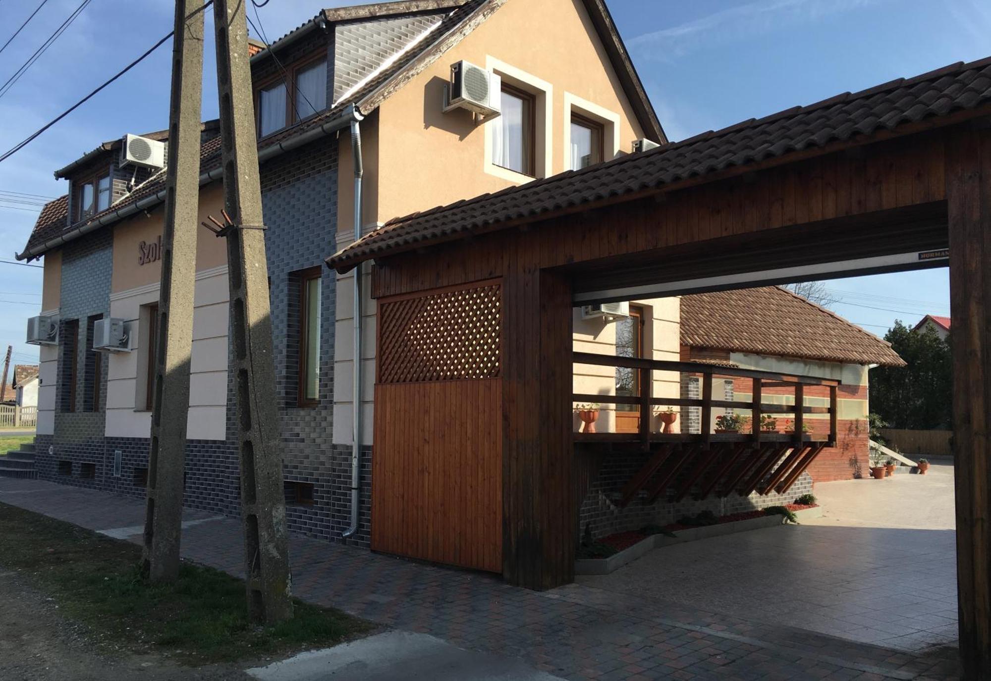 Abszolut Hotel Es Panzio Nyirbator Luaran gambar