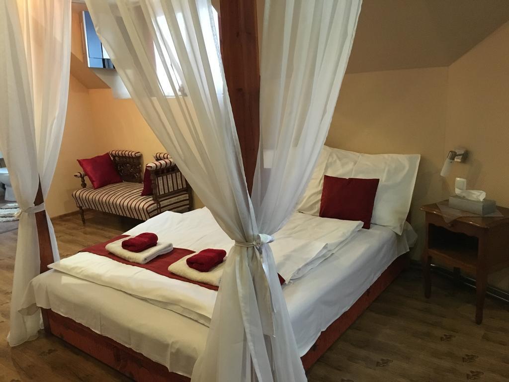 Abszolut Hotel Es Panzio Nyirbator Bilik gambar