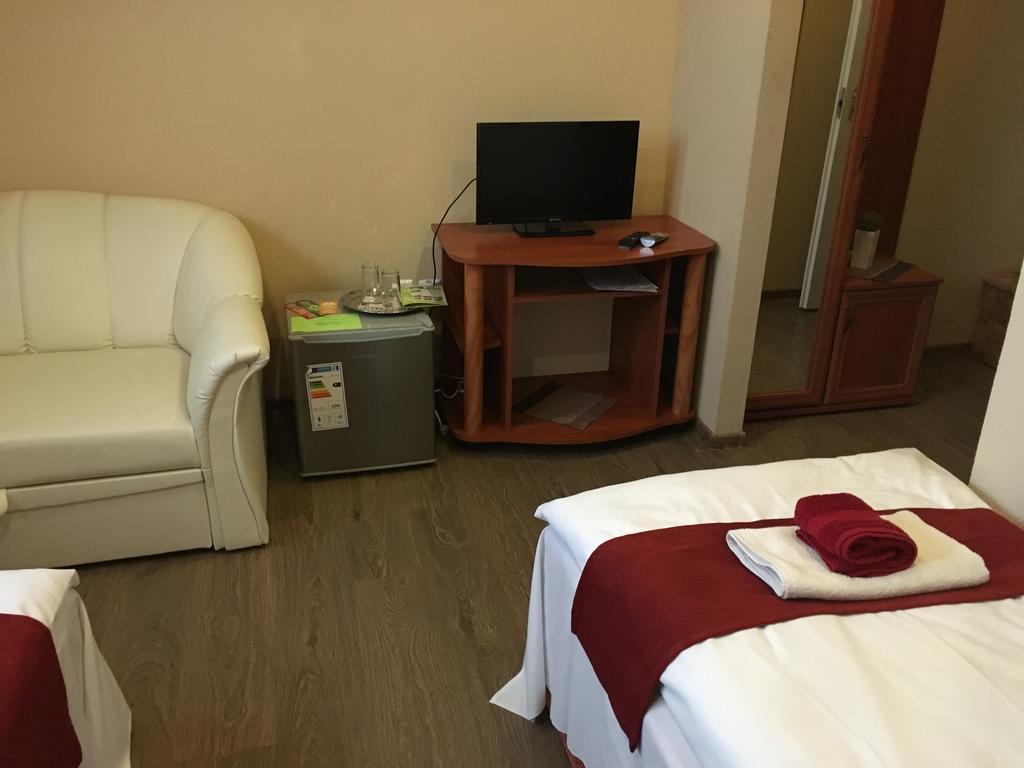 Abszolut Hotel Es Panzio Nyirbator Luaran gambar