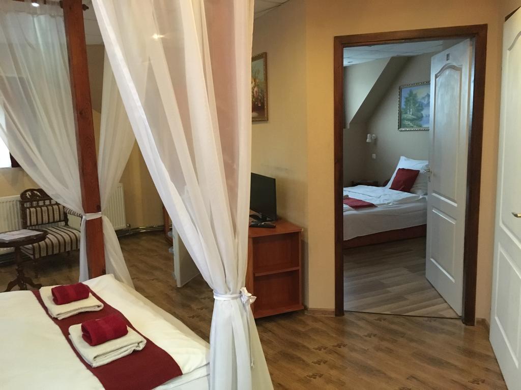 Abszolut Hotel Es Panzio Nyirbator Bilik gambar