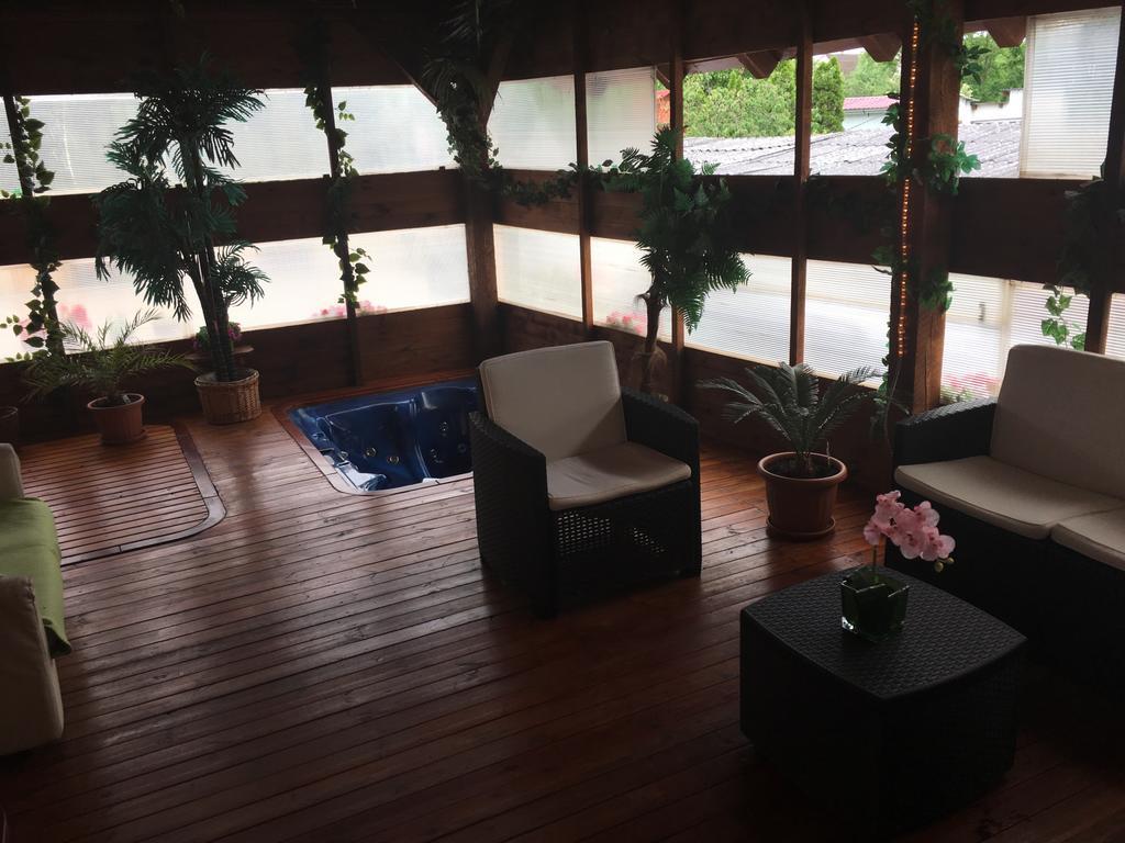 Abszolut Hotel Es Panzio Nyirbator Luaran gambar