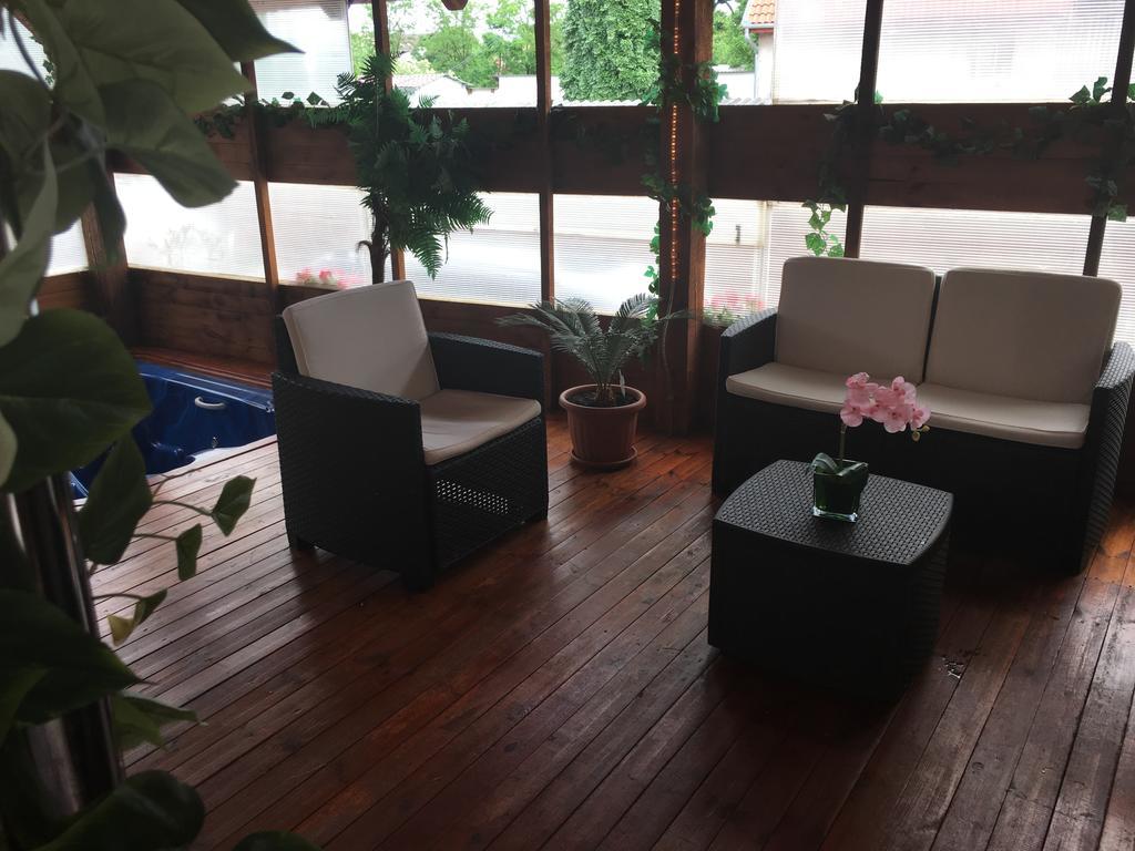 Abszolut Hotel Es Panzio Nyirbator Luaran gambar