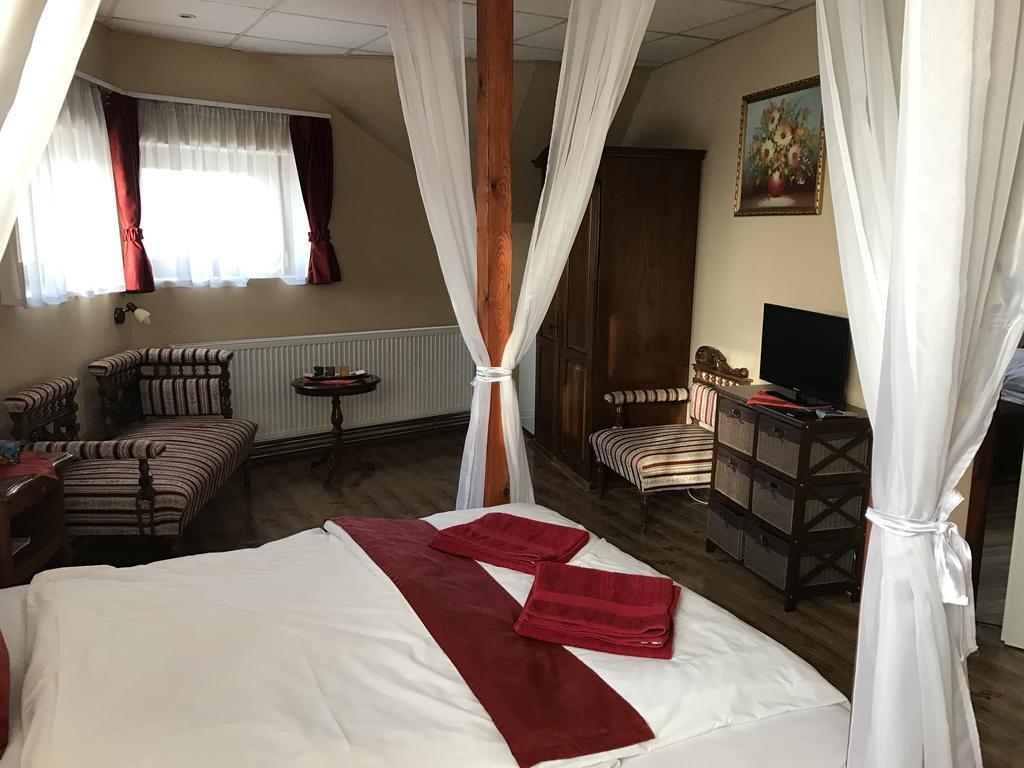 Abszolut Hotel Es Panzio Nyirbator Luaran gambar