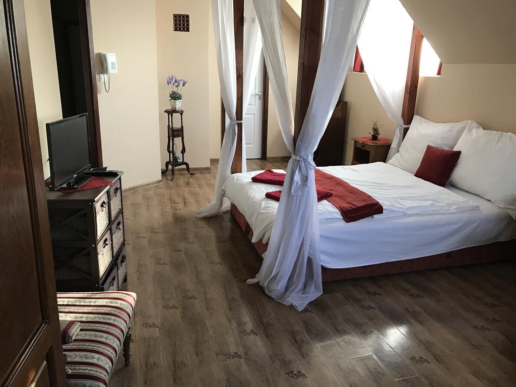 Abszolut Hotel Es Panzio Nyirbator Luaran gambar