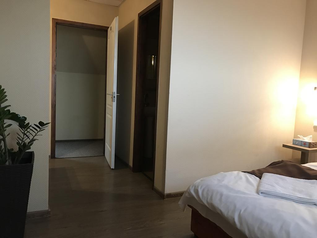 Abszolut Hotel Es Panzio Nyirbator Luaran gambar