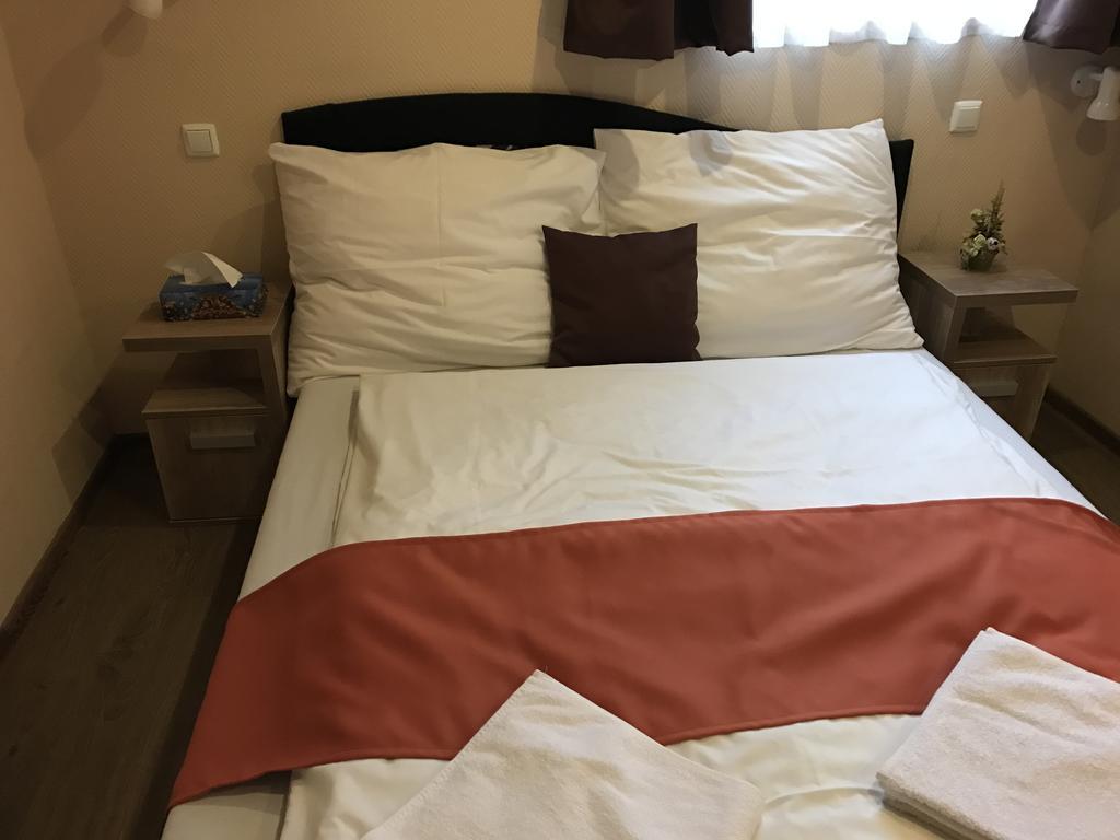 Abszolut Hotel Es Panzio Nyirbator Luaran gambar