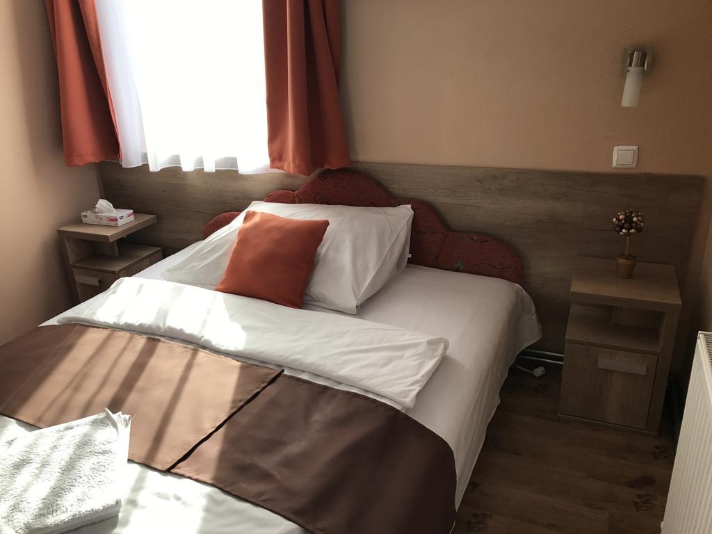 Abszolut Hotel Es Panzio Nyirbator Luaran gambar