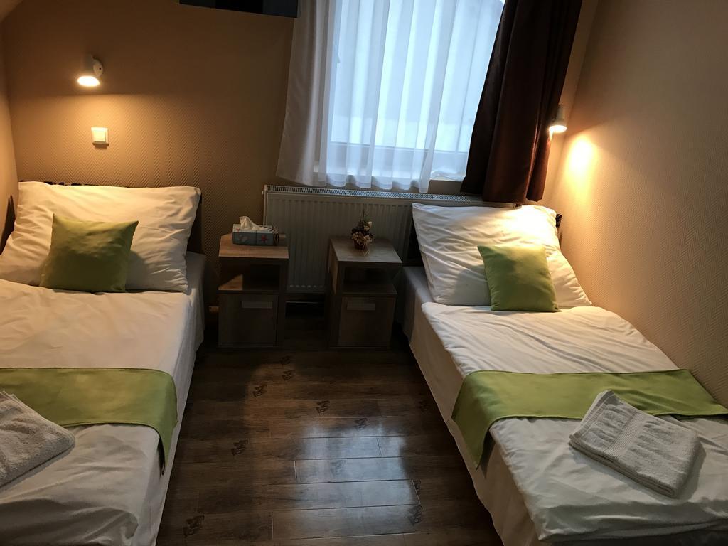 Abszolut Hotel Es Panzio Nyirbator Luaran gambar