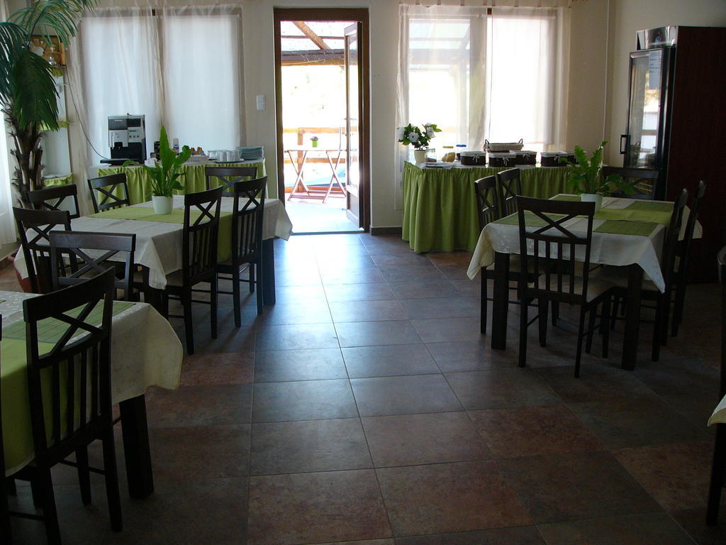 Abszolut Hotel Es Panzio Nyirbator Luaran gambar