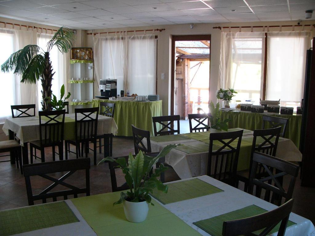 Abszolut Hotel Es Panzio Nyirbator Luaran gambar